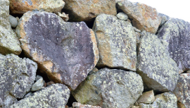津山城壁ハート型の石